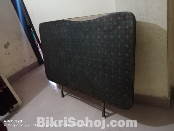 খাবার টেবিল